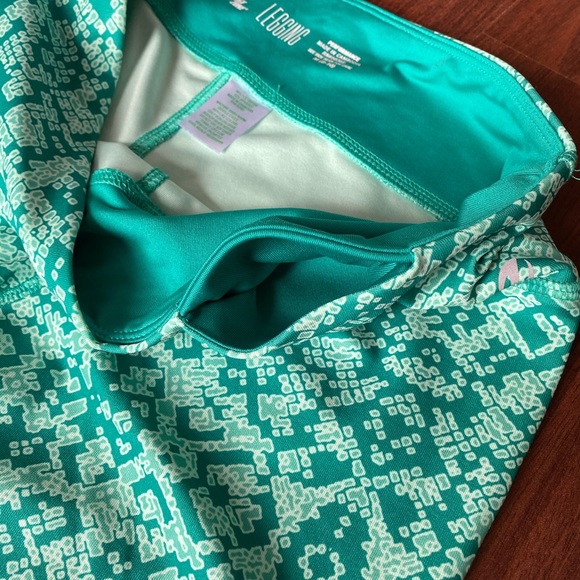 Capri Leggings - Picture 2 of 6